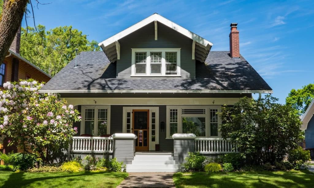 How to Declutter Your Home Before Moving